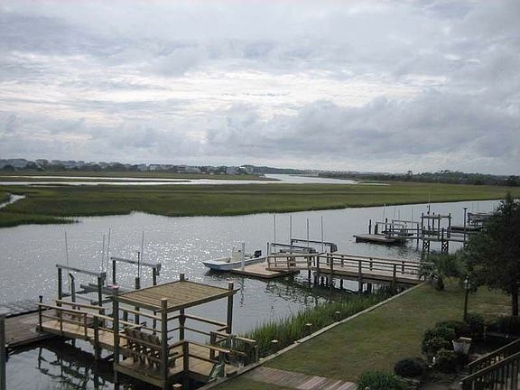 5th image of 101 E Island Dr