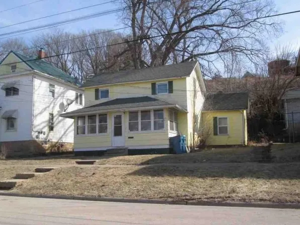 808 3rd St, Savanna, IL 61074