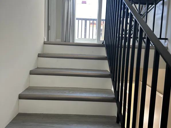 1010 8th St #B, Hermosa Beach, CA 90254