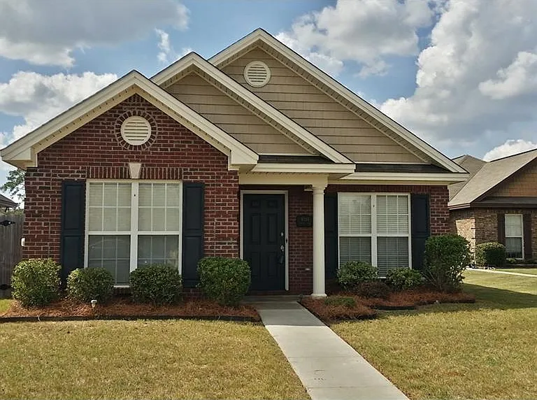 8709 Lindsey Ln — Photo 1