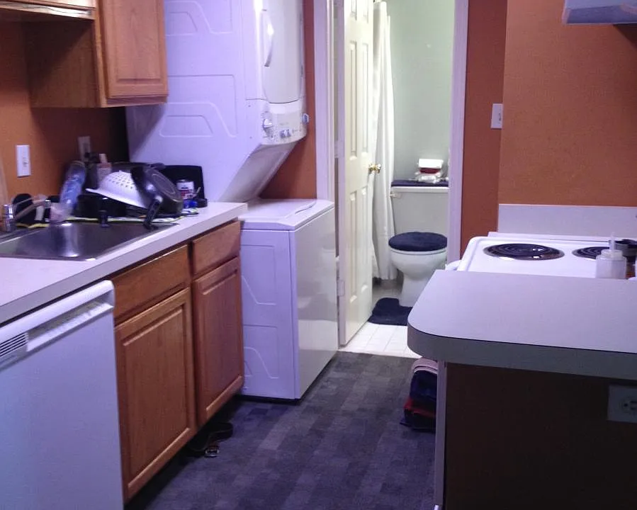 1234 Lexington Rd #204