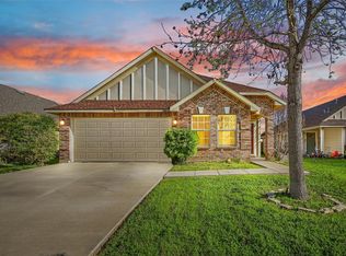 333 Wolf Mountain Ln, Fort Worth, TX 76140