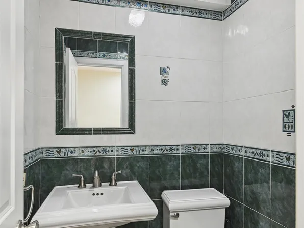 8 Carroll Place image 4 of 21