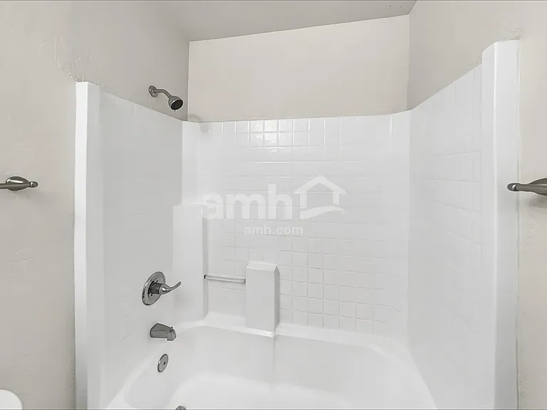 15872 W Adams St — Photo 12