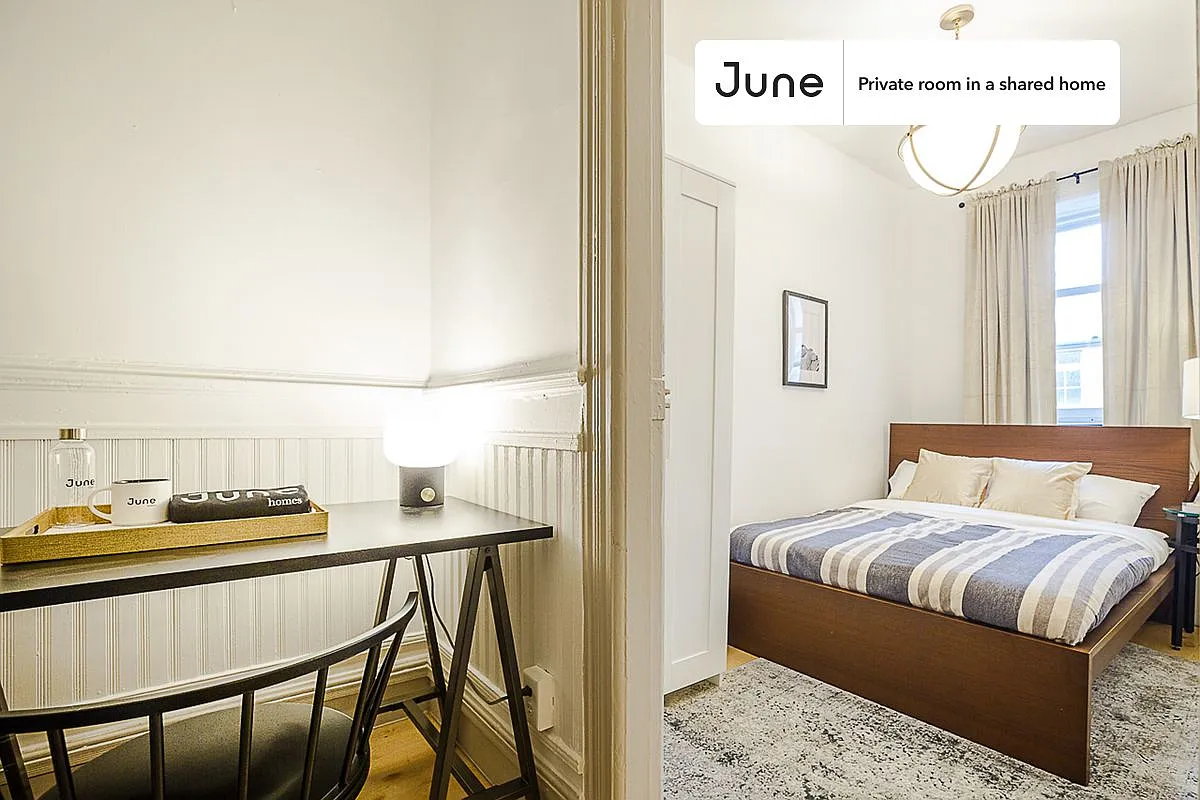 Full bedroom in 5 bed/1 bath home in Hell's Kitchen #183 E — Photo 2
