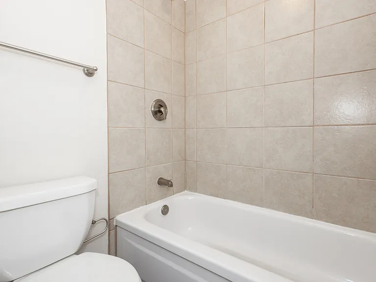 Emerson Flats — Photo 24
