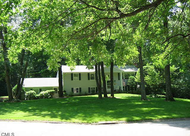 Level Wooded Acre in the heart of Silvermine