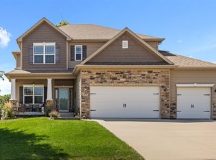 2056 Fox Valley Dr, West Des Moines, IA 50265