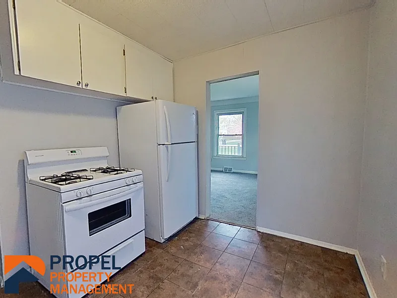 3 bed, 1.0 bath, 1100 sqft, $1,400 — Photo 3