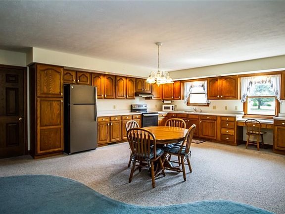 4th image of 420 Circle Dr