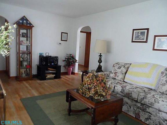 4th image of 661 Euclid Ave