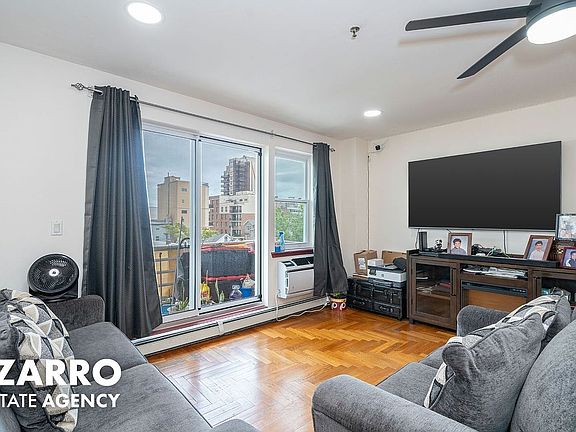 4th image of 2955 Brighton 4th St APT 3B