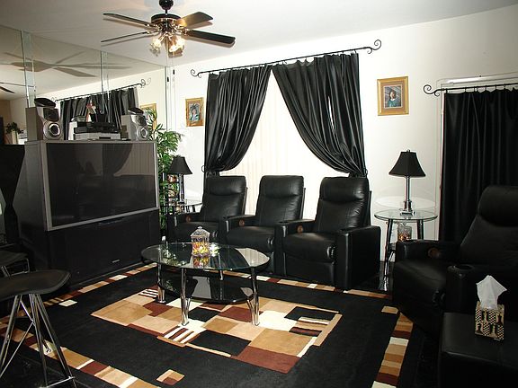 FAMILYROOM