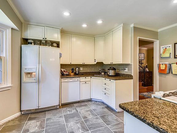 5th image of 7108 Marlan Dr