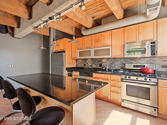 2nd image of 1122 W Newport Ave APT 2E