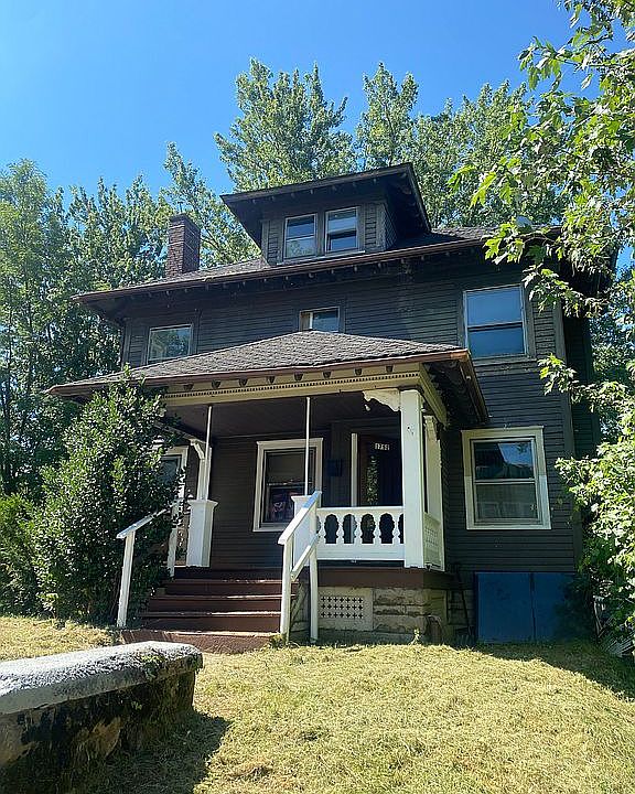 1st image of 1752 Eastham Ave E