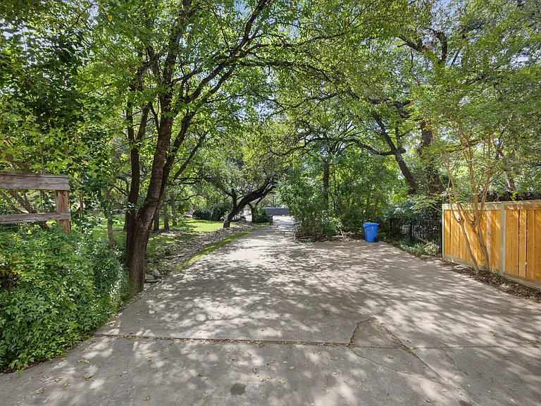 306 Pleasant Dr — Photo 23