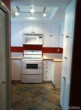 4th image of 3 Whitewood