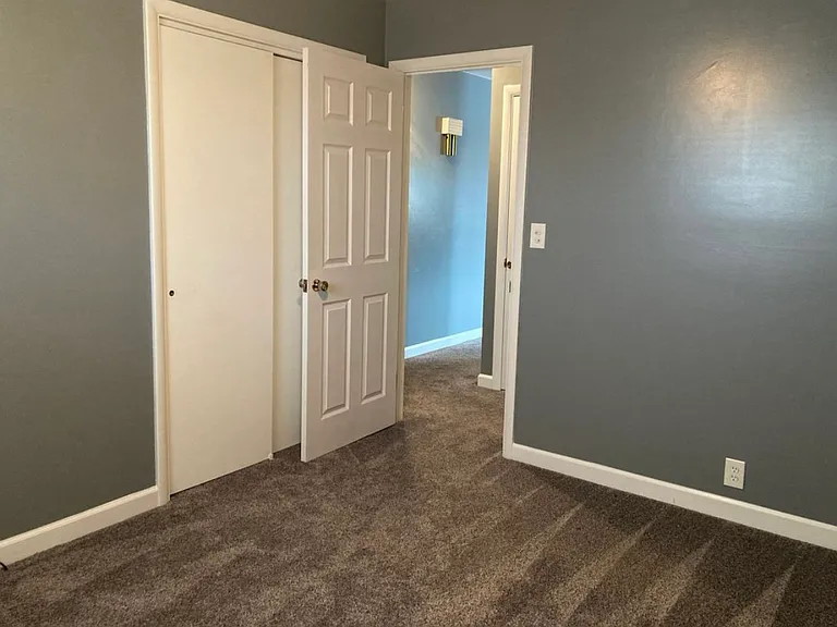 513 E Silver St — Photo 14