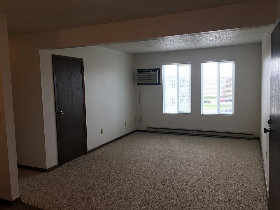 1st image of 902 10th St W