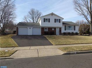 1048 Redbarn Rd, Warminster, PA 18974