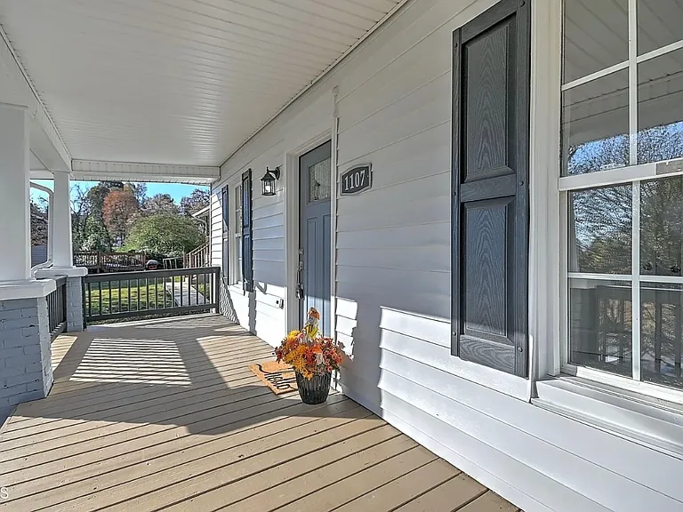 1107 Miller St — Photo 11