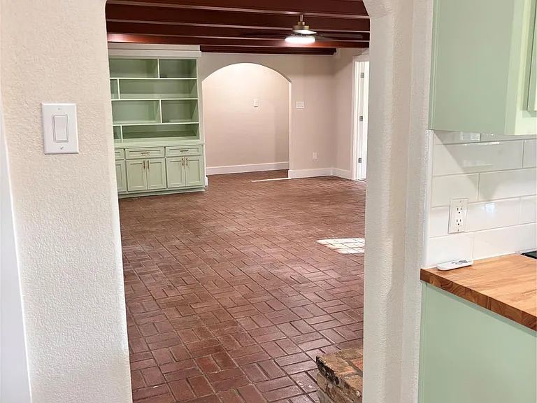 118 Clover St — Photo 12