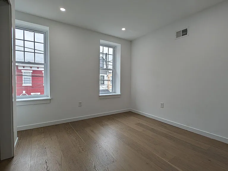 2232 N Mascher St — Photo 11