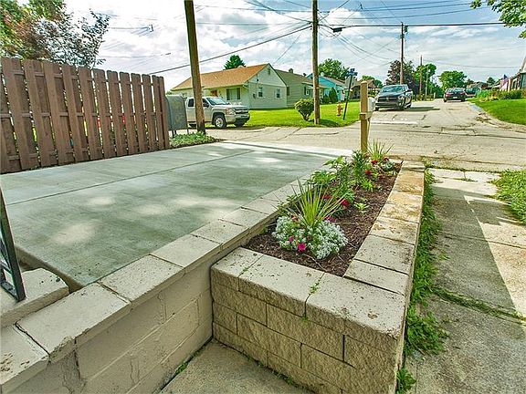 2nd image of 538 Playford Ave