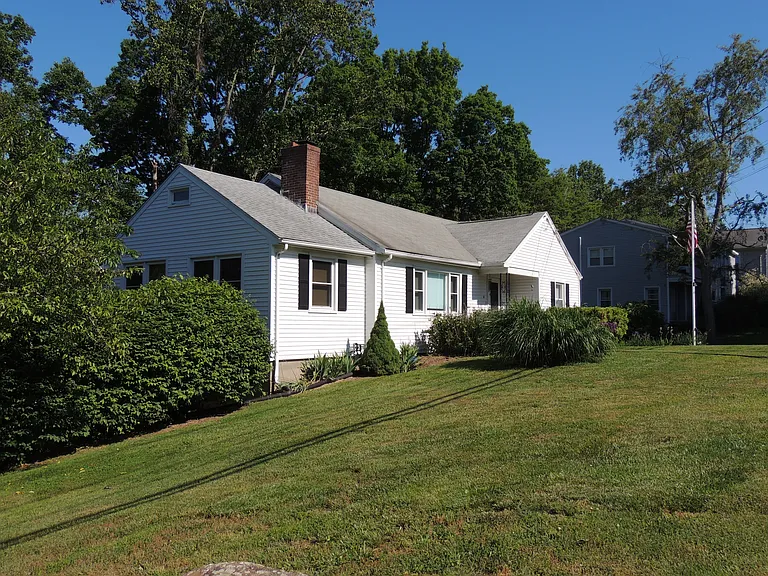 87 Hotchkiss Grove Rd — Photo 16