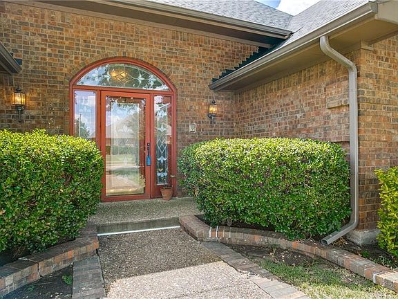4th image of 1015 Magnolia Dr