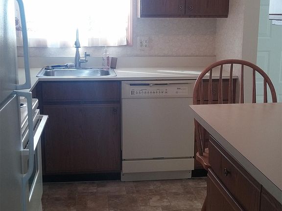 4th image of 1084 Country Club Dr