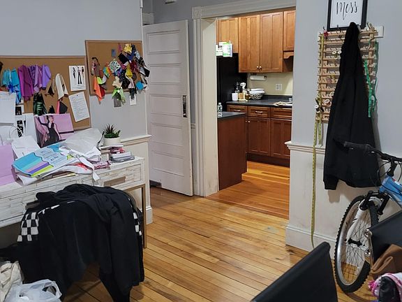 4th image of 952-1 Essex St #952-1
