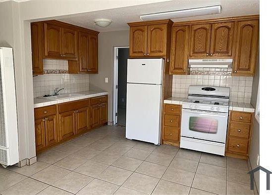 1st image of 4872 Auburn Dr
