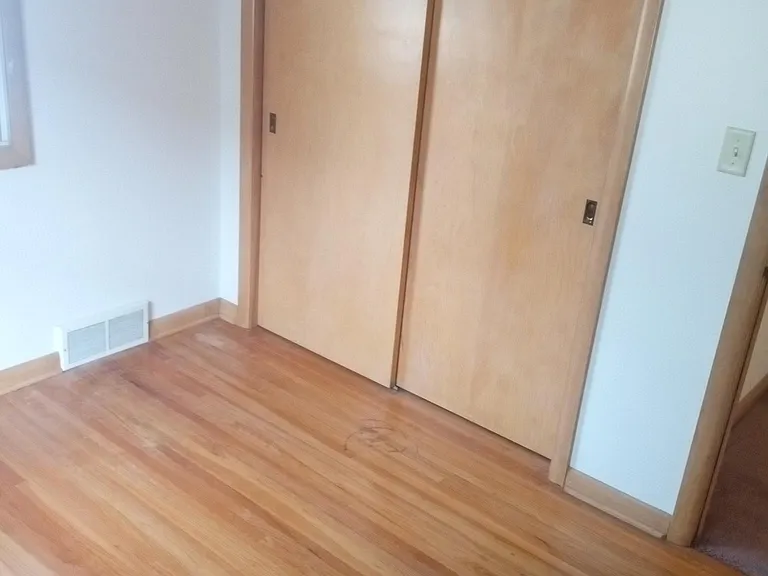 517 S 6th St — Photo 7