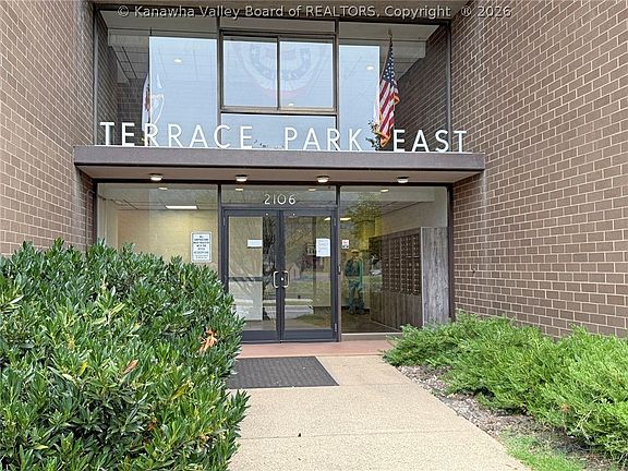 4th image of 2106 Kanawha Blvd E APT 408
