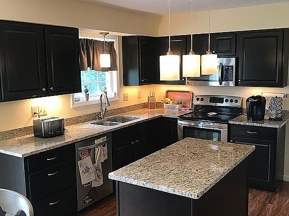 4th image of 5555 Berkshire Dr