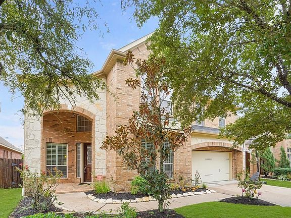 3rd image of 9518 Sapphire Hill Ln