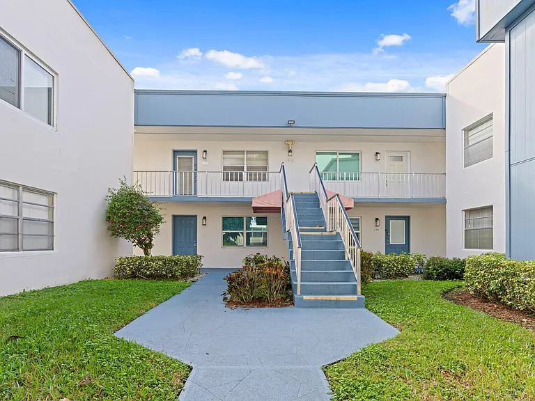246 Normandy Ln #F — Photo 1