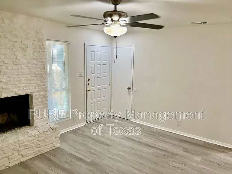 417-418 Parkhill Cv #417 — Photo 2