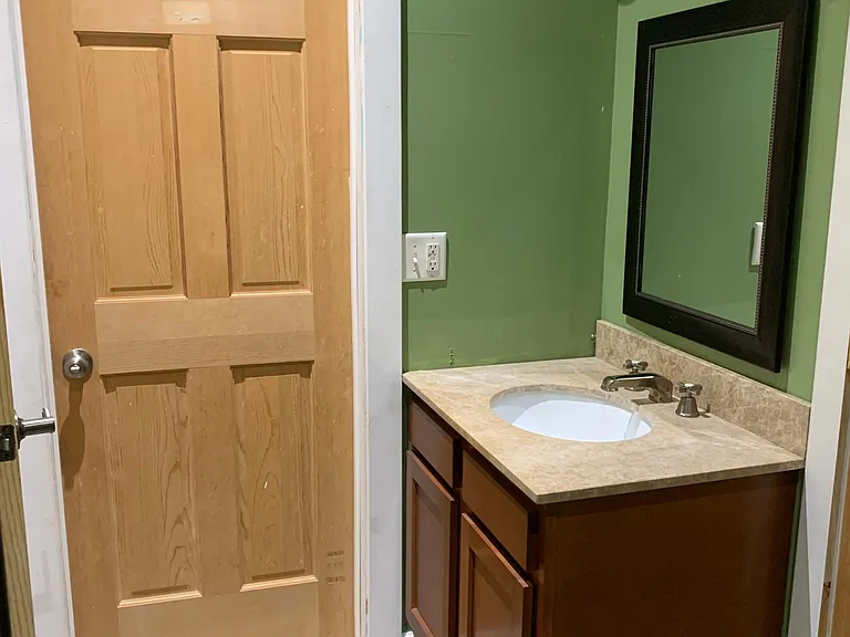 1203 W Johnson St — Photo 32