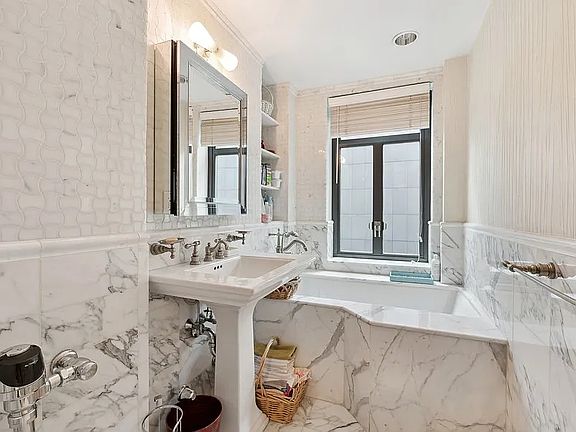 4th image of 25 W 54th St #6EFH