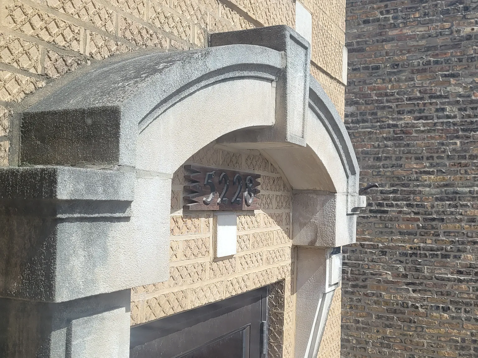 5228 W Hutchinson St — Photo 2