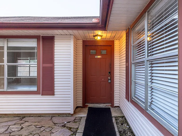 6542 Bridgegate Dr — Photo 2