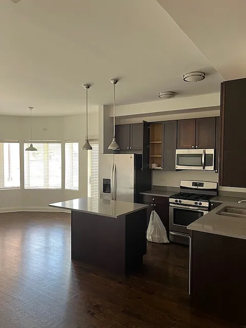 1 bed, 1.5 bath, 750 sqft, $2,350 — Photo 1