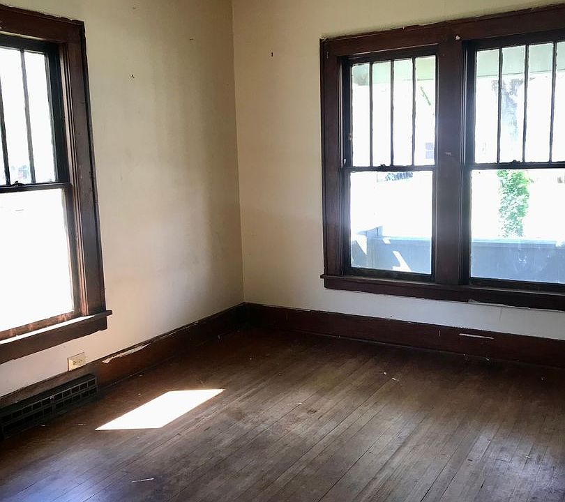 1st image of 807 W College St