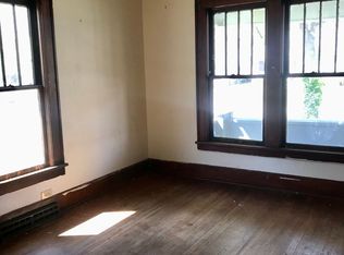 807 W College St, Carbondale, IL 62901