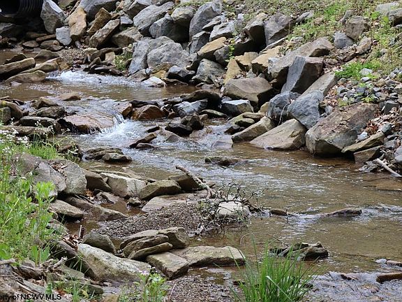 3rd image of 965 Evans Run Rd