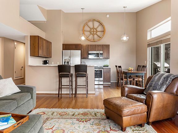 3rd image of 971 W Beaver Creek Blvd