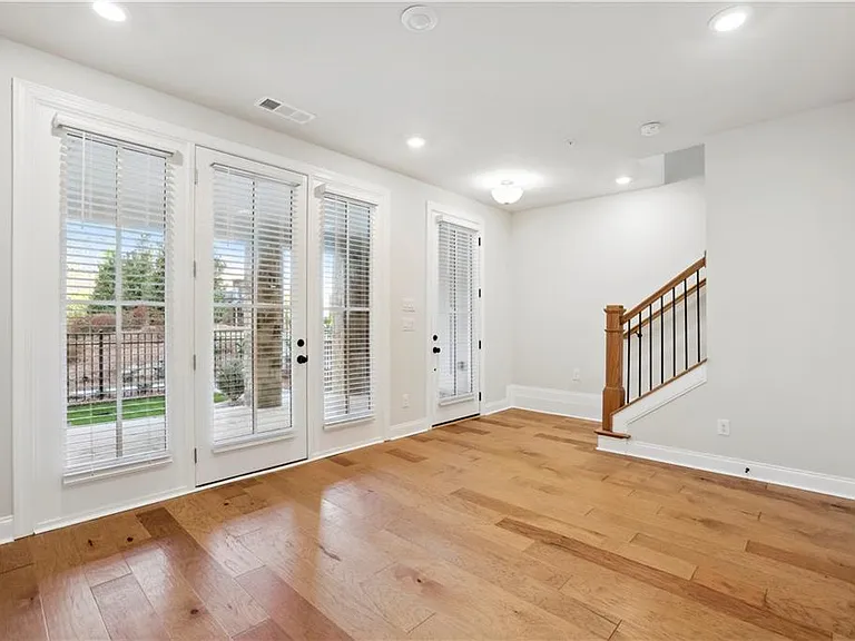 410 Townly Ct — Photo 6